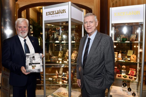 EXPOSITION DE FLACONS A PARFUM - COLLECTION STAM